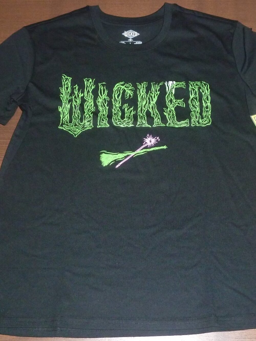 Wicked Shirt Women's Black T-Shirt Green Leaf Logo Broom Pink Wand Oz Movie